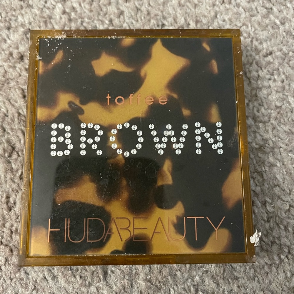 HUDA BEAUTY toffee pallete